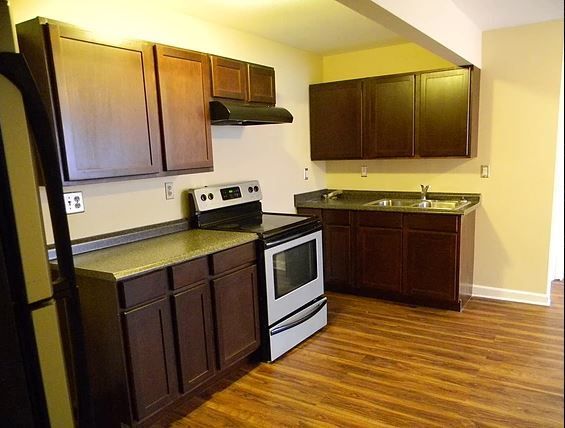 Ashburn Court Apartments: 506 S Graham Ave, Carbondale, IL 62901
